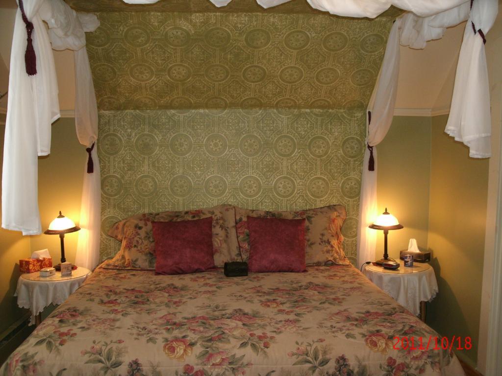 Ici Et Maintenant Bed & Breakfast Magog Room photo