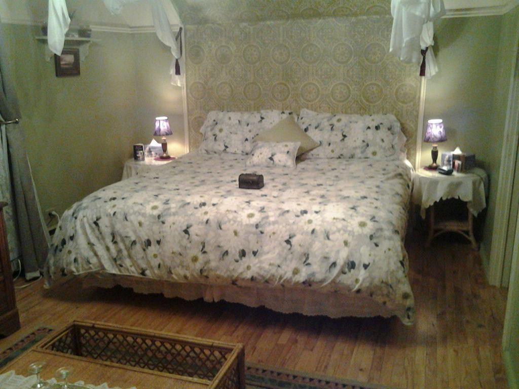 Ici Et Maintenant Bed & Breakfast Magog Exterior photo