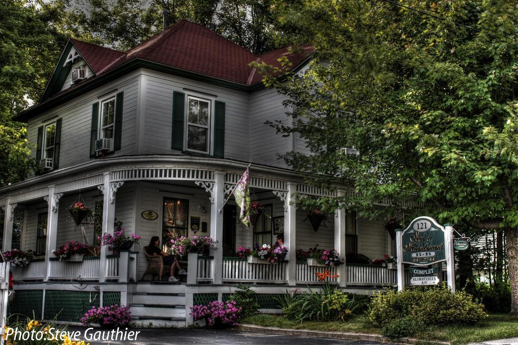 Ici Et Maintenant Bed & Breakfast Magog Exterior photo