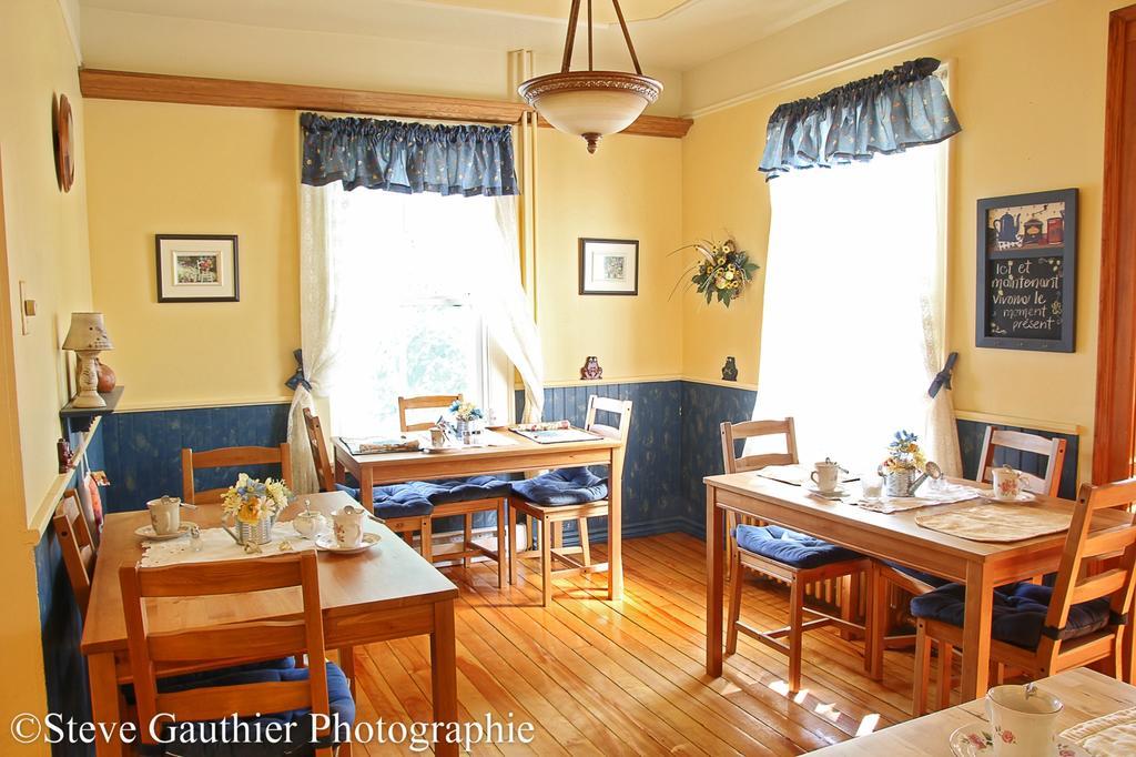 Ici Et Maintenant Bed & Breakfast Magog Exterior photo