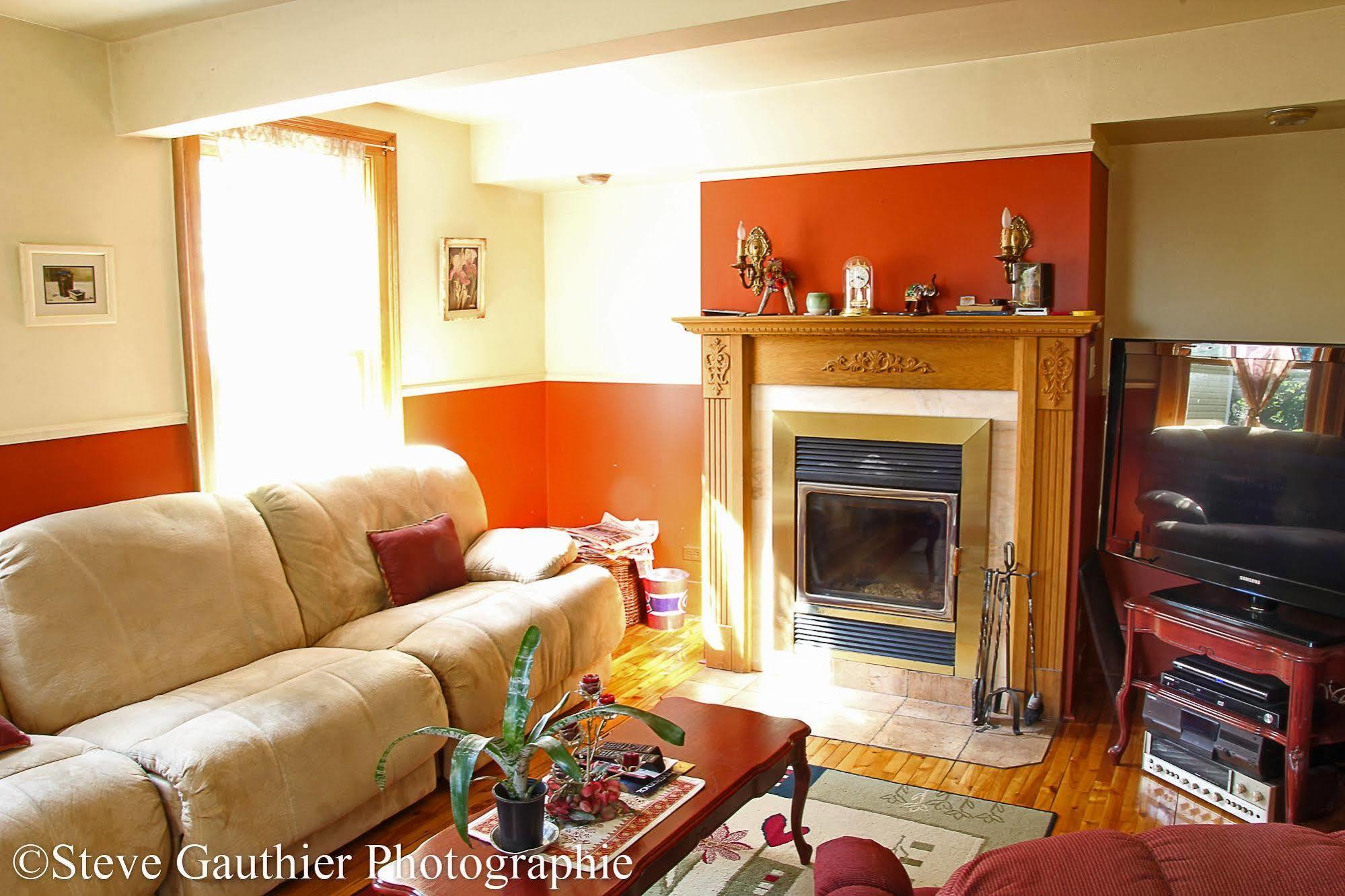 Ici Et Maintenant Bed & Breakfast Magog Exterior photo
